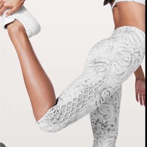 lululemon knot crop 15 twine white multi